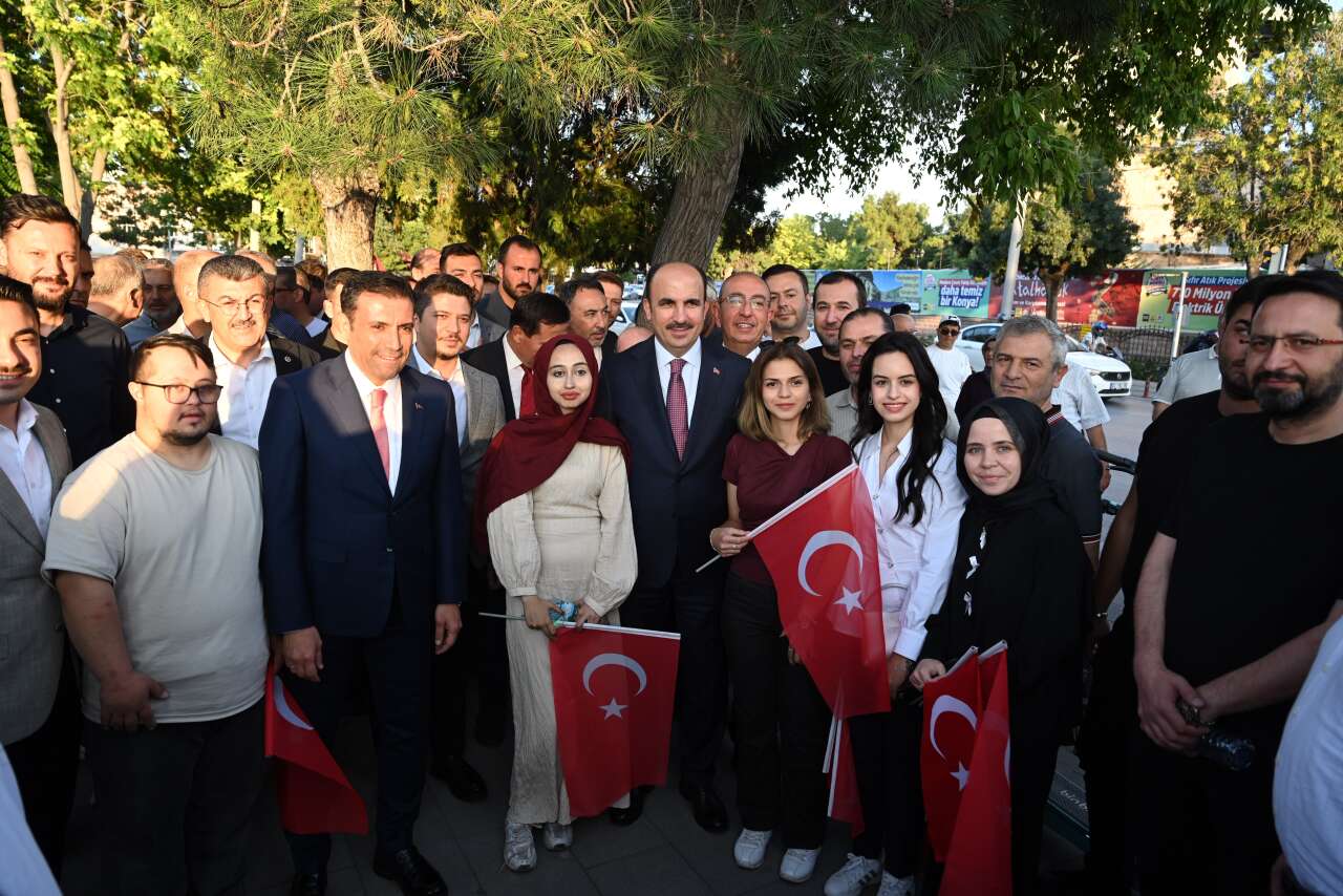 Konya'da 15 Temmuz gecesi! Kılıçarslan Meydanı'na insan seli 5